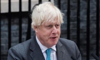 Eski İngiltere Başbakanı Johnson, milletvekilliğinden istifa etti