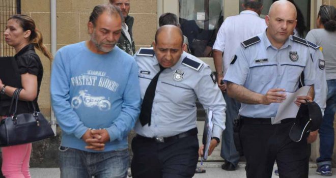  6 kg kıyma, yazar kasa ve 2 post cihazı çalmakla suçlanıyor