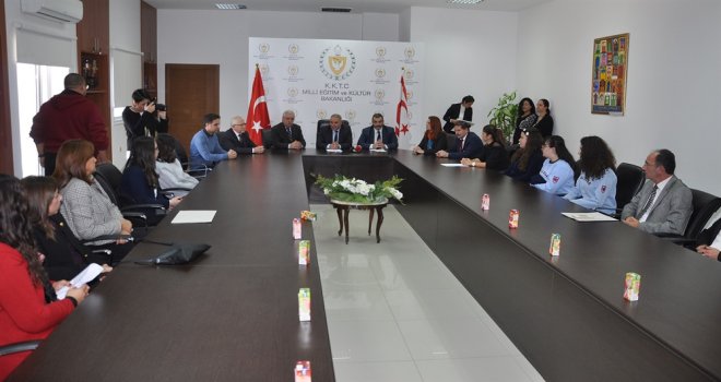 KOMPOZİSYON YARIŞMASI’NDA DERECEYE GİRENLERE ÖDÜLLERİ VERİLDİ