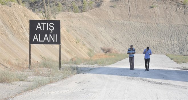  MEVLEVİ ATIŞ ALANINDA PATLAMAMIŞ MERMİLER BULUNARAK İMHA EDİLDİ ANCAK TESPİT EDİLEMEYENLER DE VAR