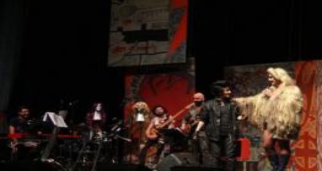 15. KIBRIS TİYATRO FESTİVALİ’NDE “HEDWIG VE ANGRY INCH “ OYUNU SAHNELENDİ