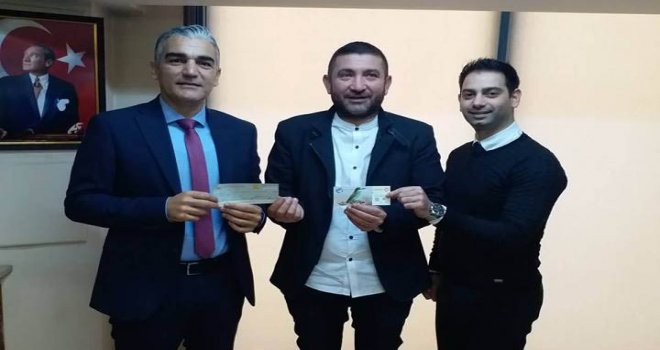 200 BİN TL’LİK BÜYÜK İKRAMİYE SAHİBİ İKRAMİYE ÇEKİNİ ALDI