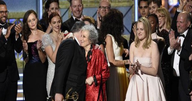 2017 Emmy Ödülleri sahiplerini buldu