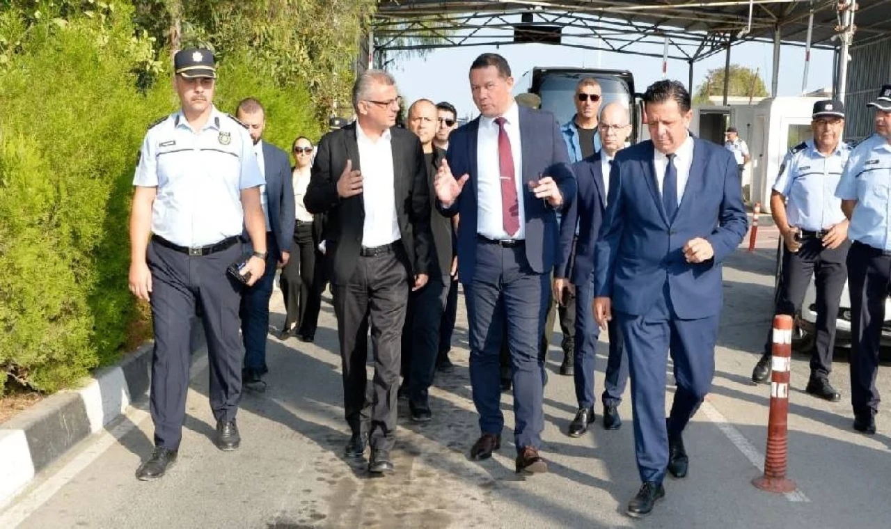 Erhürman, Metehan'daki yoğunluğu inceledi: Çözüm, Lefkoşa'da en az bir araçlı geçiş noktası daha açılması