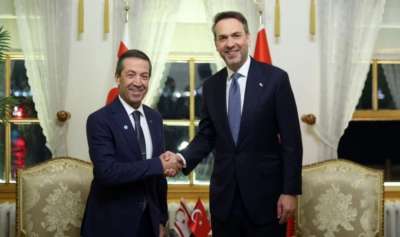 Dışişleri Bakanı Ertuğruloğlu, Türkiye Enerji ve Tabii Kaynaklar Bakanı Bayraktar ile görüştü