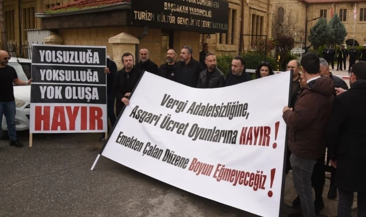 5 sendikadan Başbakan Yardımcılığı önünde eylem: Asgari ücret oyunlarına hayır!