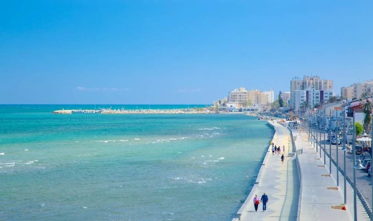 Rum basını: Larnaka ve Limasol sahillerinde mülkiyet yabancıların eline geçiyor