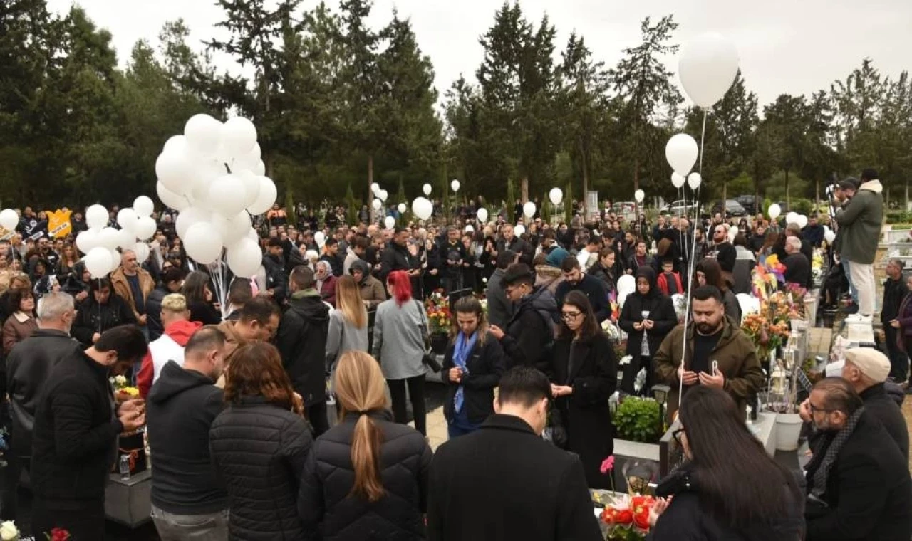 Büyük acının üçüncü yılı: KKTC’nin "Şampiyon Melekleri" beyaz balonlarla anıldı