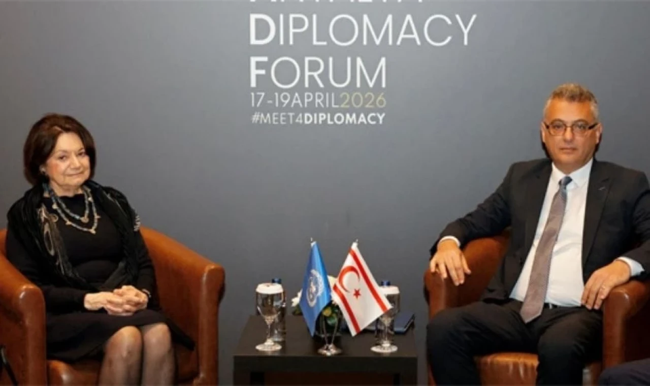 Erhürman-Dicarlo görüşmesinde yer alan KKTC bayrağı Rum tarafının tepkisine neden oldu