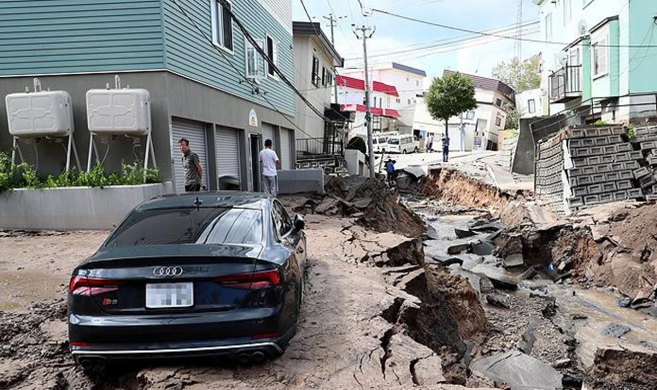 Japonya’da 7.5 büyüklüğünde deprem: 3 metrelik tsunami uyarısı yapıldı!