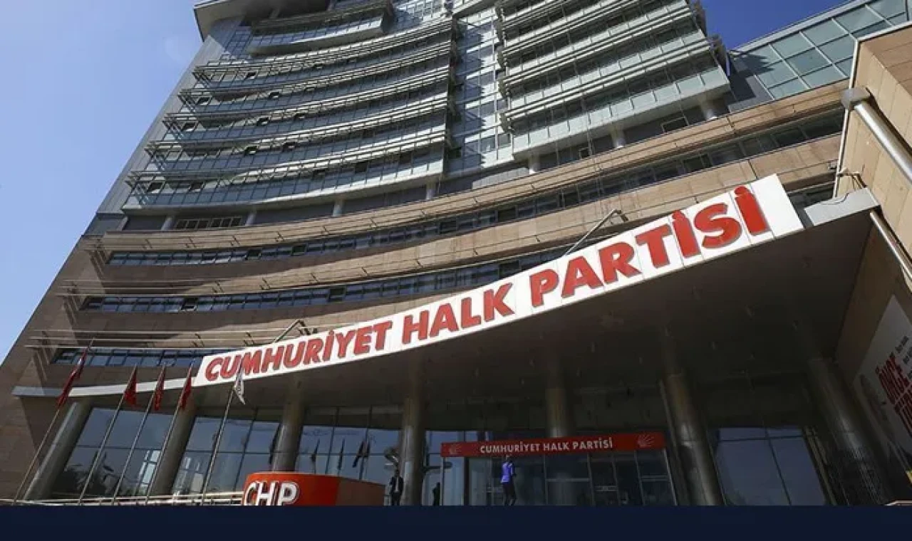 CHP'de pazartesi yapılacak olan kritik toplantı ertelendi