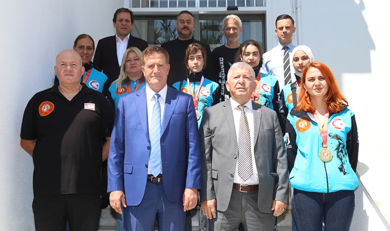 BAKAN ARIKLI: “ULUSLARARASI BAŞARI KAZANAN SPORCULARIMIZ ÜLKEMİZİN PIRLANTALARIDIR”