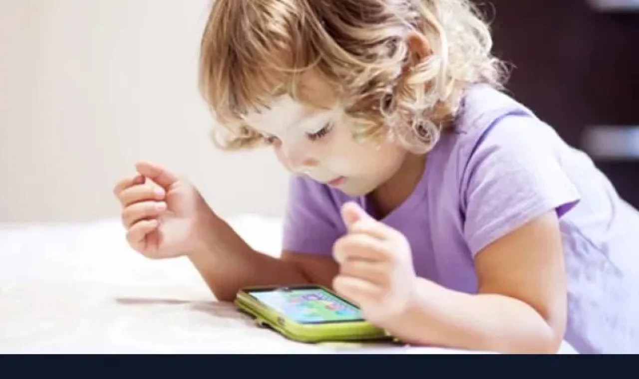 Erken yaşta akıllı telefon, yeme bozukluğu riskini artırıyor