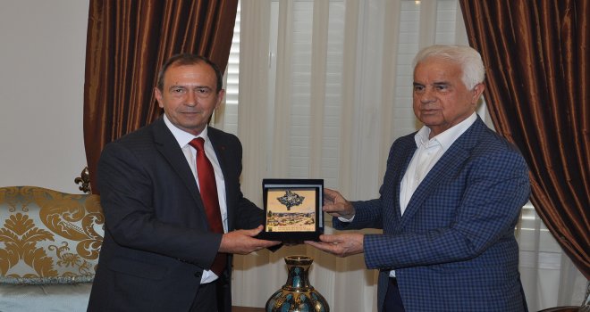 3. CUMHURBAŞKANI EROĞLU, DANİMARKA MÜLTECİ KOMİSYONU’NUN KOSOVA TEMSİLCİLERİNİ KABUL ETTİ