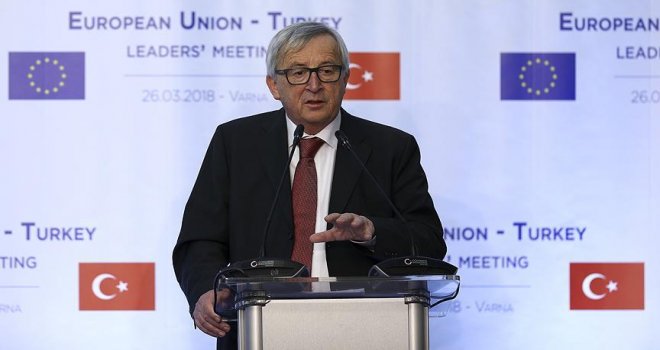 AB Komisyonu Başkanı Juncker : Türkiye ile müzakerelerin devamının garantörüyüm..