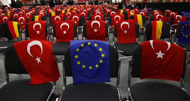 AB, Türkiye ile görüşmeleri askıya alıyor