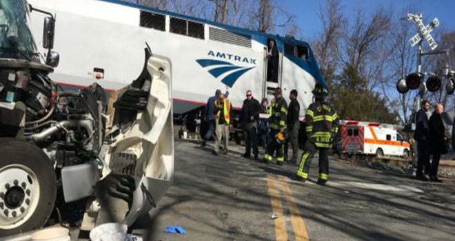 ABD’de vekilleri taşıyan tren kaza yaptı