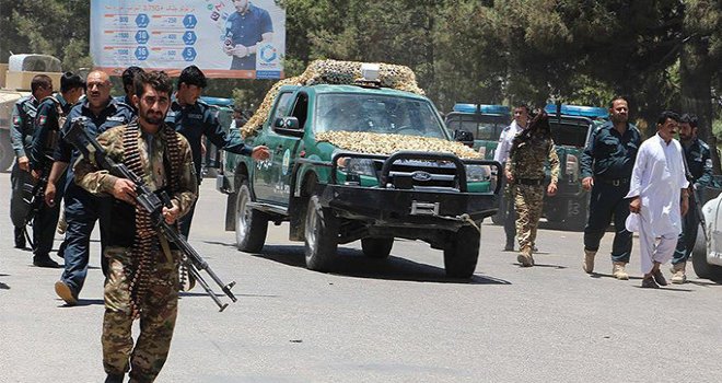 AFGANİSTAN'DA TALİBAN'DAN KARAKOLLARA SALDIRI