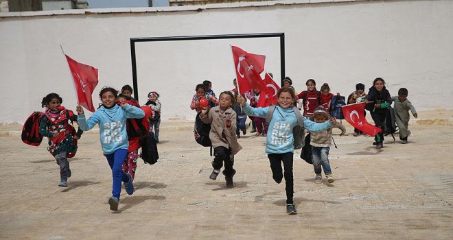 Afrin terörden arındırıldı çocuklar okulla buluştu.