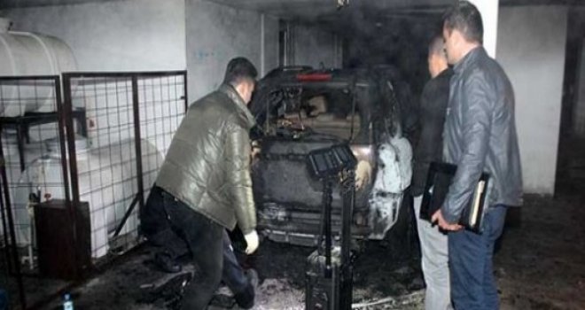 Ahmet Topal’ın da lüks aracı, yanıcı madde dökülerek ateşe verildi