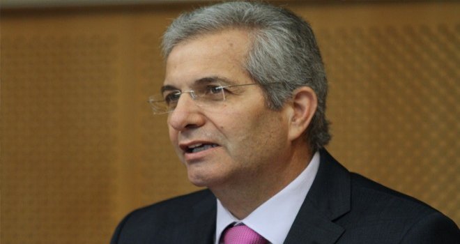 AKEL 'evet' demeyi çok istiyor