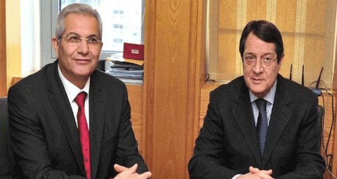 AKEL’DEN ANASTASİADİS’E ELEŞTİRİLER