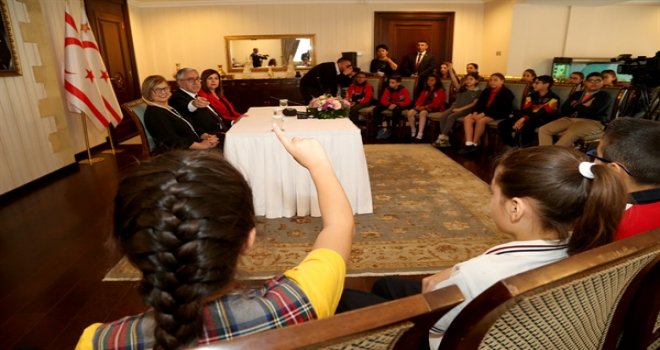 AKINCI, ÇOCUKLARA KİTAP OKUMA TAVSİYESİNDE BULUNDU