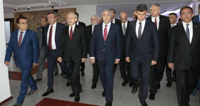 Akıncı, Deniz Baykal’ı ziyaret etti