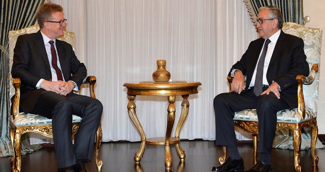 Akıncı, İngiliz Yüksek Komiseri Lillie ile görüştü