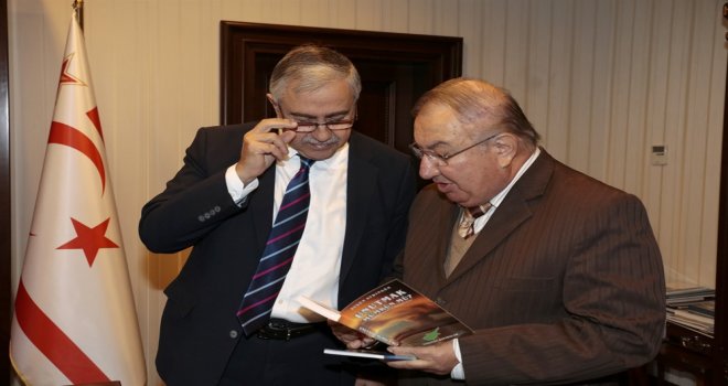 AKINCI’YA KİTAP TAKDİMİ