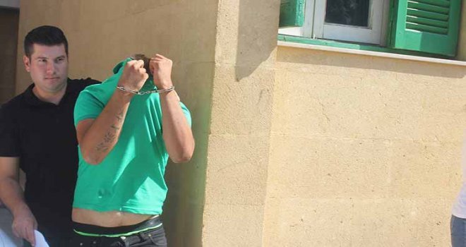 Aleyhindeki şikâyetler arttı, yine cezaevi.