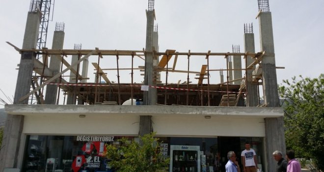 Alsancak’ta izinsiz inşaatlar mühürlendi...