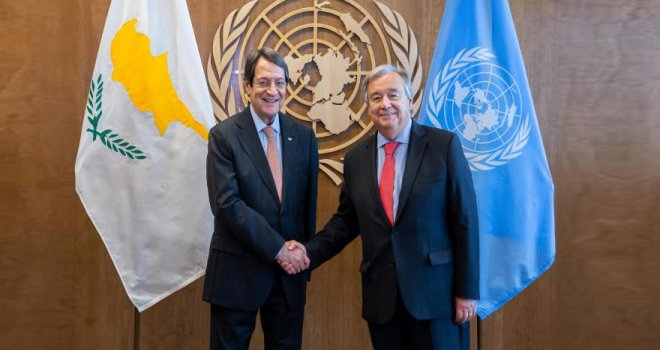 ANASTASİADİS, PARİS’TE GUTERRES İLE KISA BİR GÖRÜŞME YAPTI