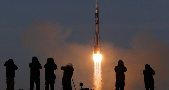 Arızadan sonra ilk kez Soyuz roketiyle insanlı uzay uçuşu gerçekleştirildi