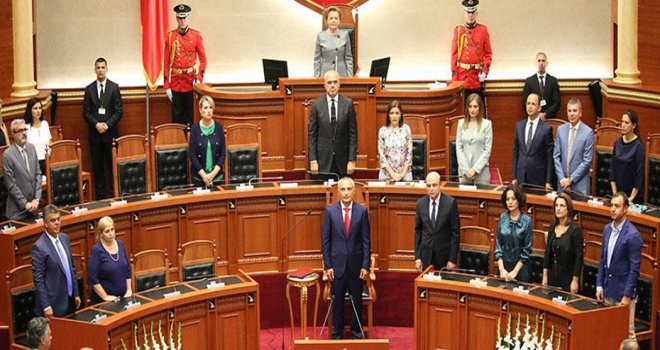 Arnavutluk’un yeni cumhurbaşkanı Meta yemin etti