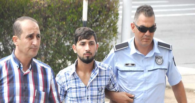 Asma kilidi kırıp içeri girdiler , hısrızlık yapmadan çıktılar