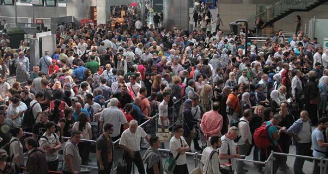 Atatürk Havalimanı'nda tatil yoğunluğu
