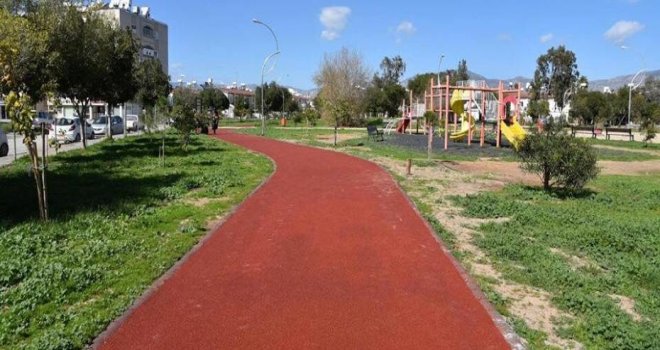 Atık lastiklerden elde edilen malzeme ile yürüyüş yolu