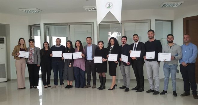 AVUKATLAR DÜZENLENEN TÖRENLE SERTİFİKALARINI ALDI.