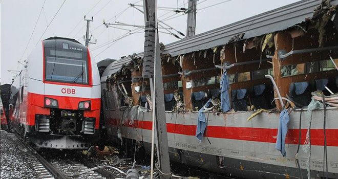AVUSTURYA'DA TREN KAZASI' 1 ÖLÜ, 22 YARALI