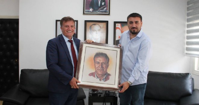 Ayşe Tatile Çıktı filminin yapımcısı Özer’den Arıklı’ya ziyaret