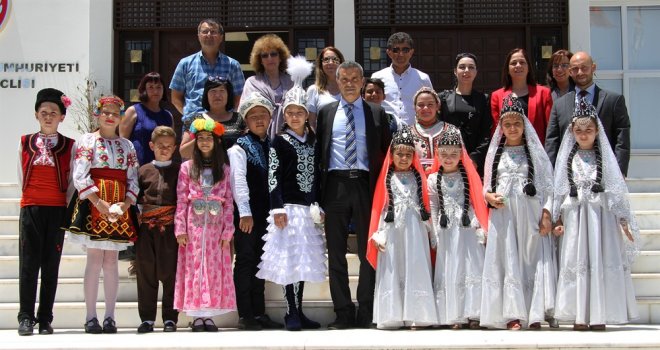 AZERBAYCAN, KIRGIZİSTAN, BULGARİSTAN VE TÜRKİYE'DEN ÇOCUKLAR MECLİS'TEYDİ..