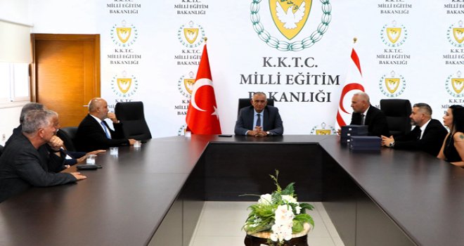 Bakan Çavuşoğlu, hizmet içi eğitimlere katkı koyan üniversiteler ile bir araya geldi