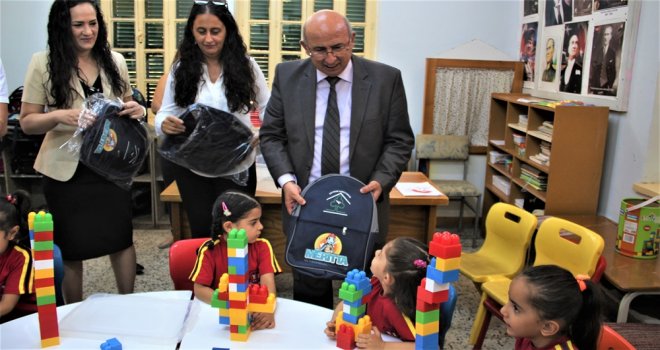 BAKAN ÖZYİĞİT “OKUL ETKİNLİK ÇANTASI” DAĞITIMINA KATILDI