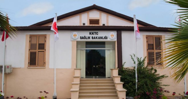 BAKANLIK SİVRİSİNEK LARVA MÜCADELESİNİ BİYOLOJİK LARVASİTLERLE VE SULARA KAMBOÇİA BALIĞI KOYARAK YAPMAKTA