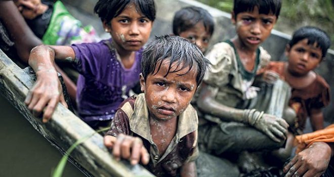 BANGLADEŞ'E ARAKANLI SIĞINMACI AKINI DEVAM EDİYOR