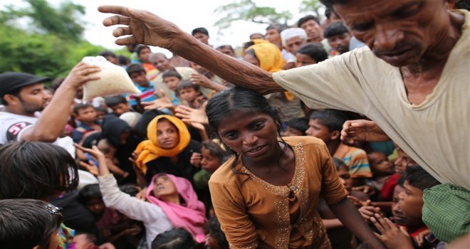 BANGLADEŞ'TE KAMPLARDAKİ ARAKANLI MÜSLÜMAN SAYISI 800 BİNE ULAŞTI
