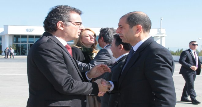 BAŞBAKAN ERHÜRMAN İNGİLTERE’YE GİTTİ