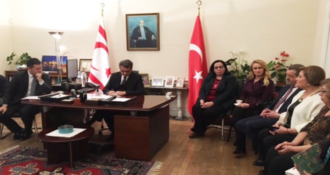 BAŞBAKAN ERHÜRMAN LONDRA'DA KIBRIS TÜRK DERNEK BAŞKANLARIYLA BİR ARAYA GELDİ