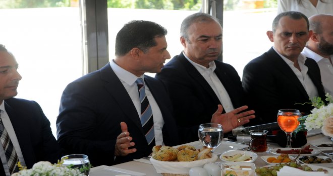BAŞBAKAN ÖZGÜRGÜN, KULÜP BAŞKANLARIYLA KAHVALTIDA BİR ARAYA GELDİ